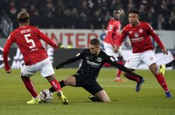 爱游戏官网-美因茨客场全取三分，让对手无法抵挡的简单介绍