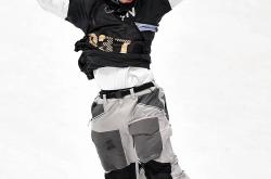 爱游戏竞技-美国滑雪选手在单板滑雪比赛中取得成功