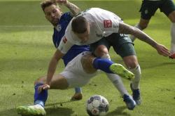 爱游戏网站-沙尔克再度遭遇困境，连续失利影响士气的简单介绍