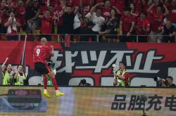 爱游戏登录-曼城中场成功传球，助球队锁定胜局