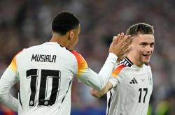 爱游戏官网app-关于德国大胜冰岛，晋级形势一片大好的信息