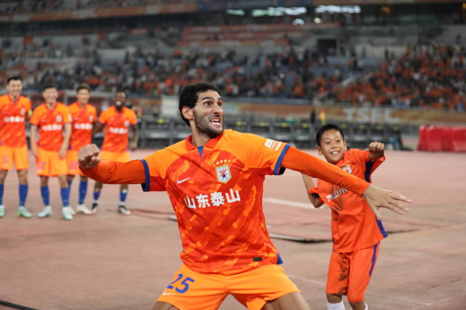 恒大-建业，费莱尼两球助攻救主的简单介绍