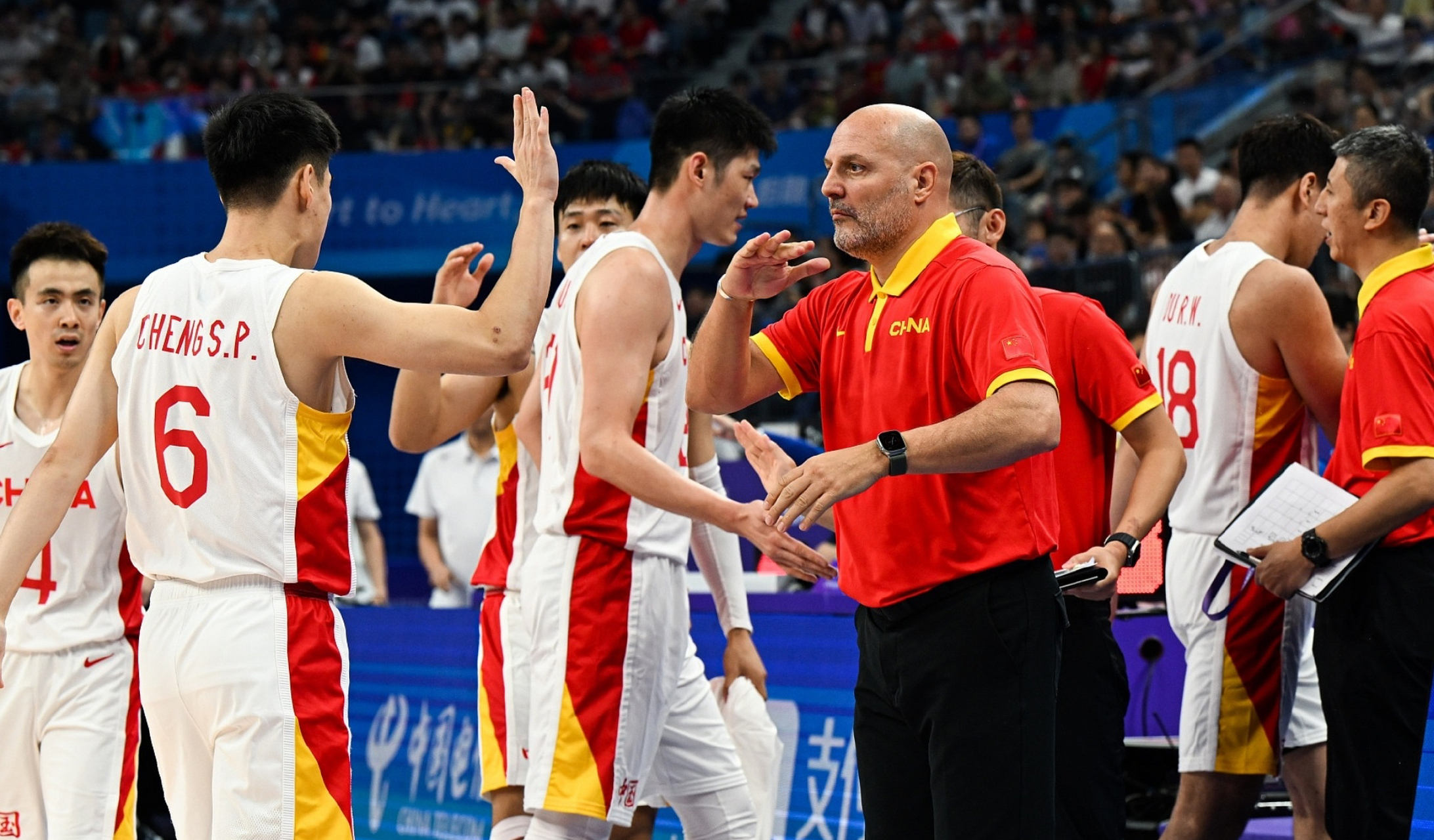 关于菲律宾球员积极拼抢，贡献出色表现的信息