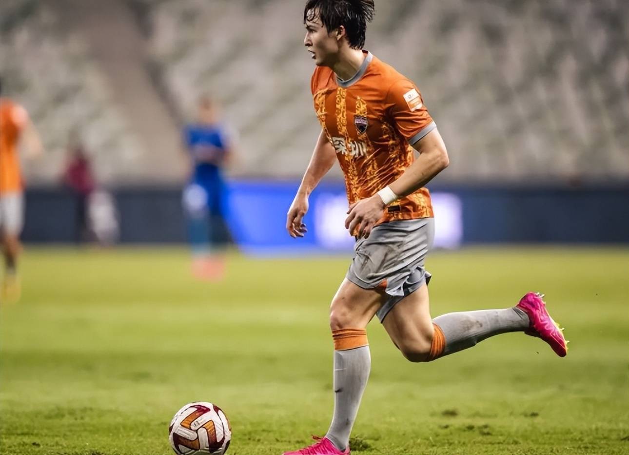 关于武汉队主帅解析战术,球员积极学习的信息 关于武汉队主帅解析战术,球员积极学习的信息