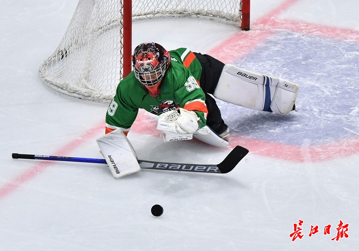 关于武汉队主帅解析战术,球员积极学习的信息 关于武汉队主帅解析战术,球员积极学习的信息