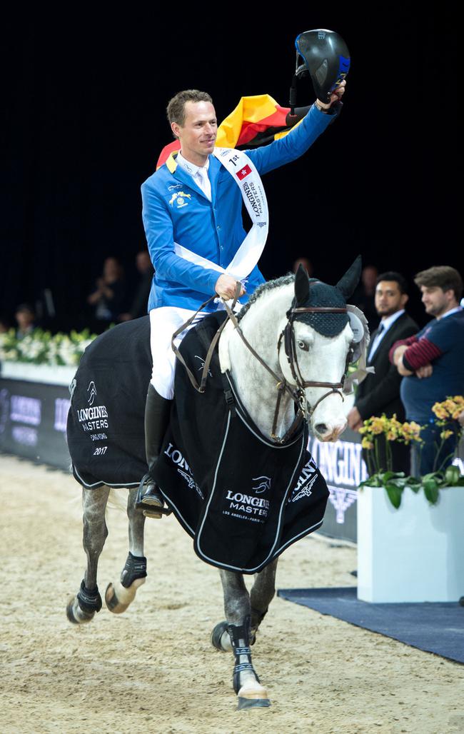 包含德国运动员勇夺男子足球金牌，圆梦成真的词条