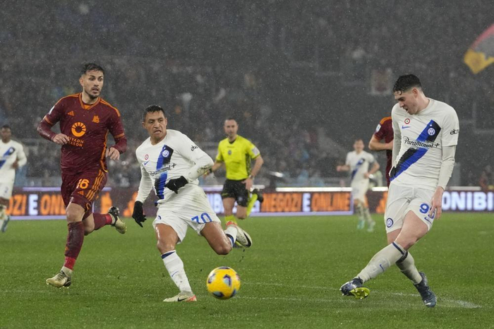 国米客场完胜,延续不败战绩仍领跑的简单介绍 国米客场完胜,延续不败战绩仍领跑的简单介绍