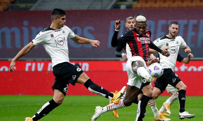 包含斯佩齐亚客场遭卡利亚里逆转，降级压力增大的词条