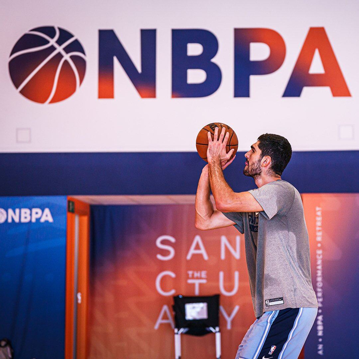 NBA球员在社交媒体上晒出训练视频