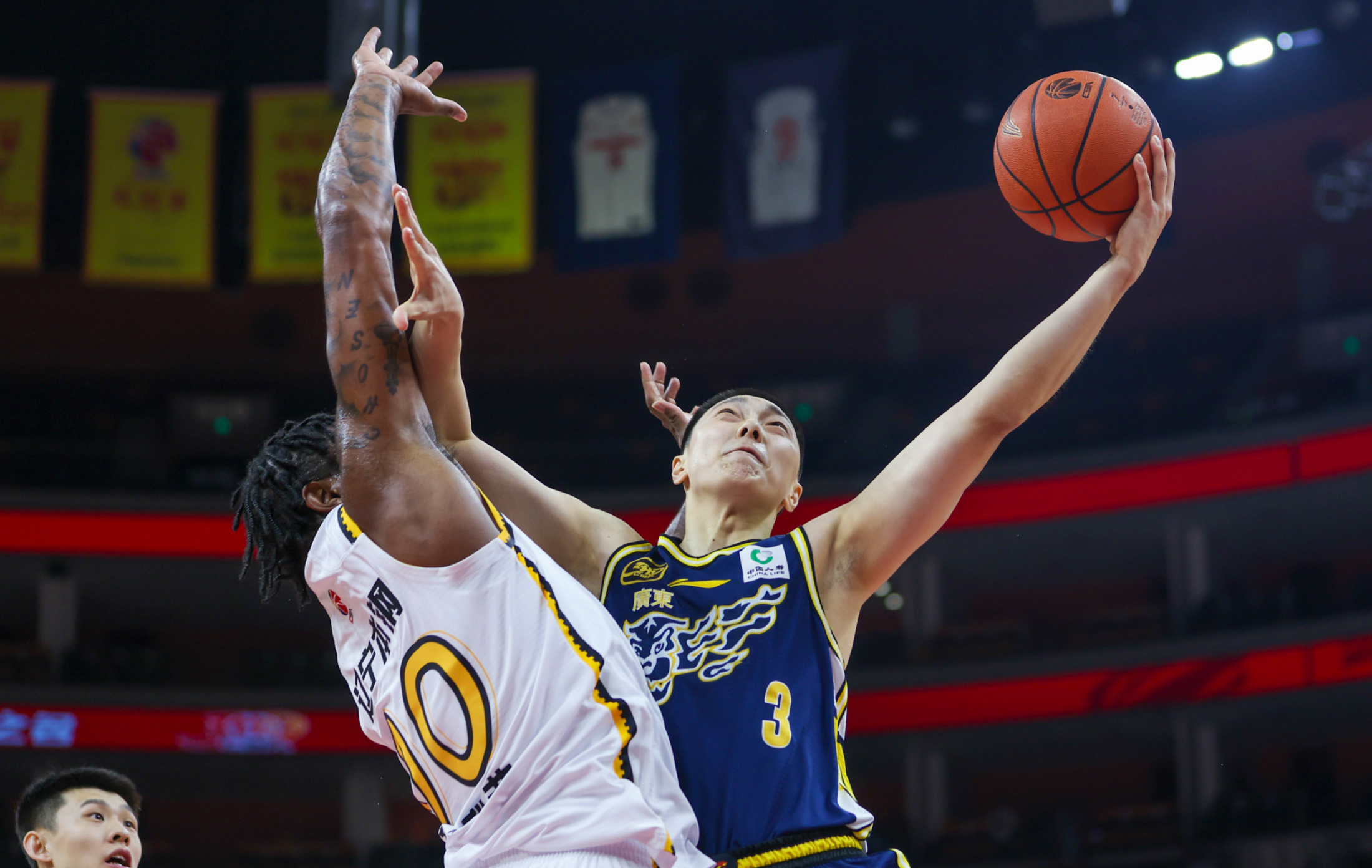 关于辽宁队客场击败广东，保持不败纪录的信息